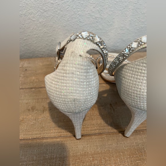 Badgley Mischka Campbell Silver Jeweled Sandal Ankle Strap High Heel Size 9 - Picture 9 of 9